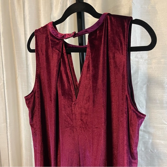 Umgee size Med sleeveless Burgundy velour mini dresss with keyhole front & back - Picture 6 of 6